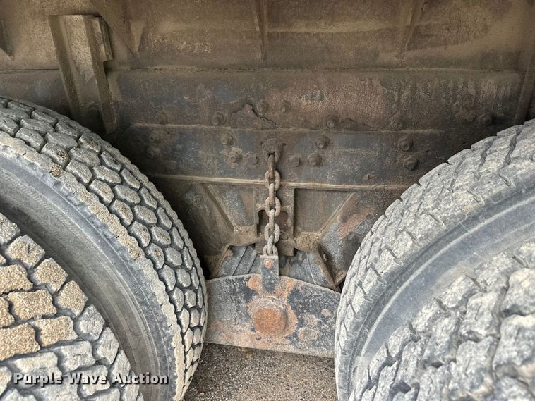 image for item DW4333 1997 Ford LT9513 crane truck