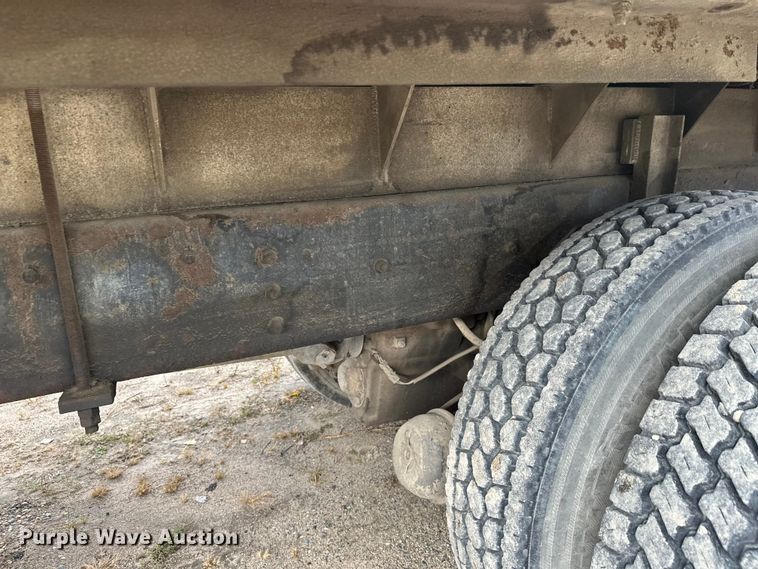 image for item DW4333 1997 Ford LT9513 crane truck