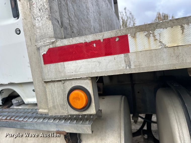 image for item DW4333 1997 Ford LT9513 crane truck