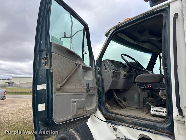 image for item DW4333 1997 Ford LT9513 crane truck