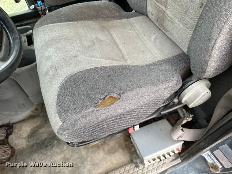 image for item DW4333 1997 Ford LT9513 crane truck