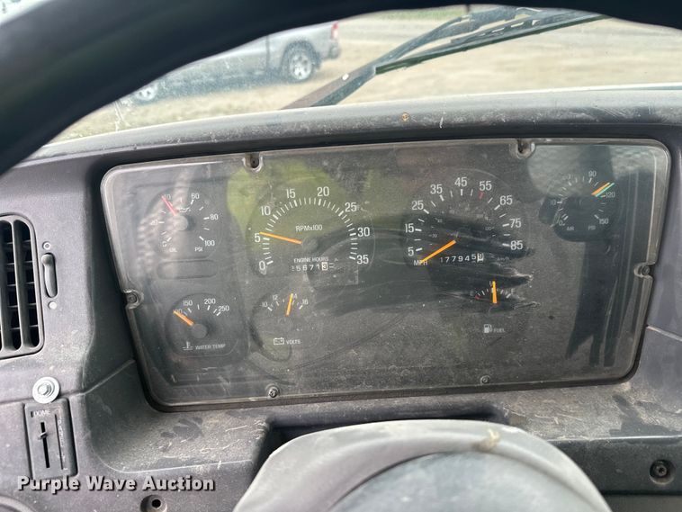 image for item DW4333 1997 Ford LT9513 crane truck