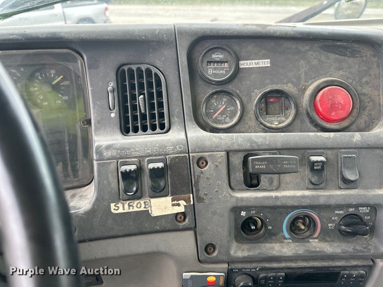 image for item DW4333 1997 Ford LT9513 crane truck