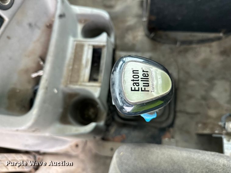 image for item DW4333 1997 Ford LT9513 crane truck