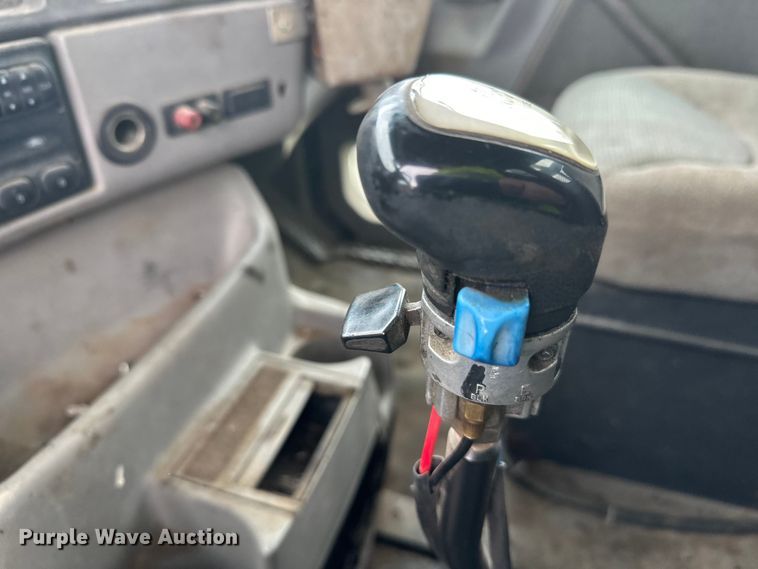 image for item DW4333 1997 Ford LT9513 crane truck