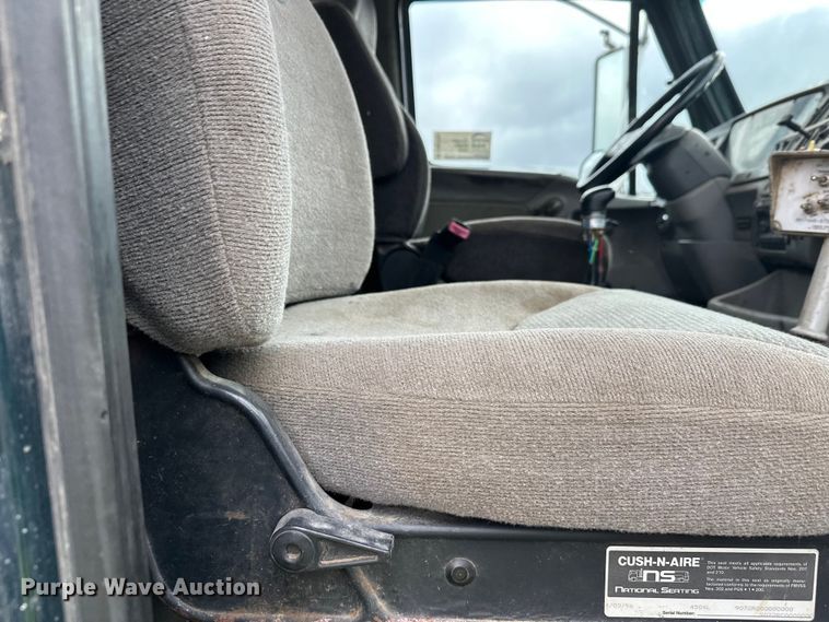 image for item DW4333 1997 Ford LT9513 crane truck