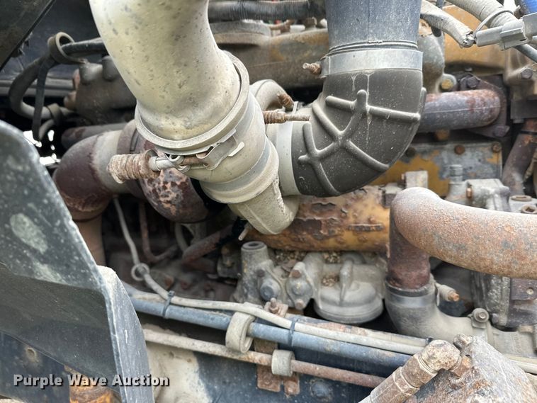 image for item DW4333 1997 Ford LT9513 crane truck