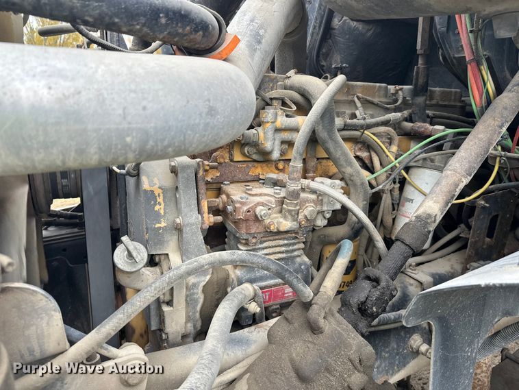 image for item DW4333 1997 Ford LT9513 crane truck