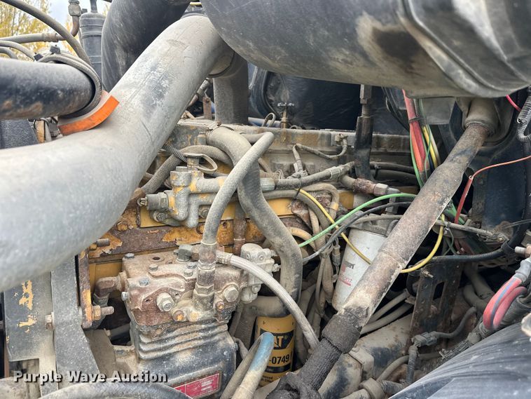 image for item DW4333 1997 Ford LT9513 crane truck