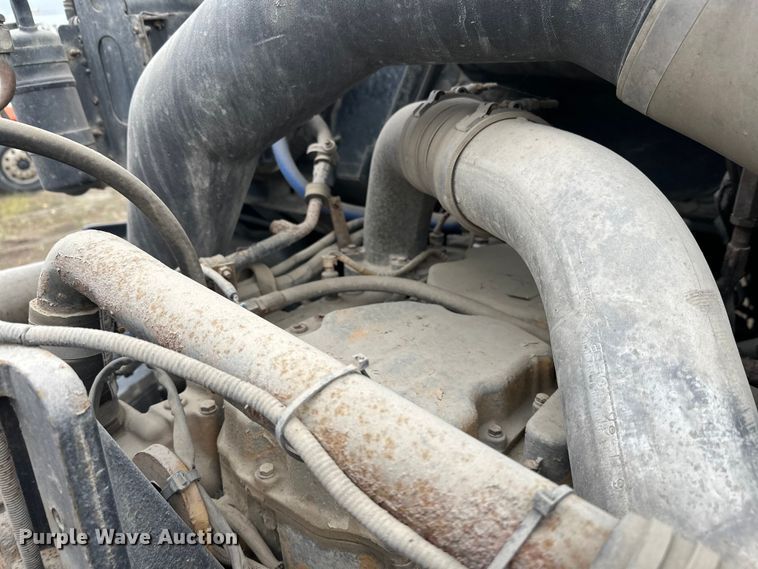 image for item DW4333 1997 Ford LT9513 crane truck