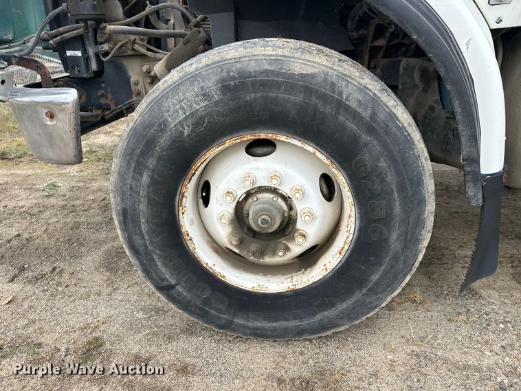 image for item DW4333 1997 Ford LT9513 crane truck