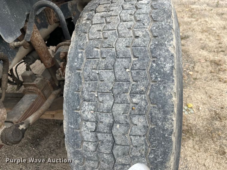 image for item DW4333 1997 Ford LT9513 crane truck