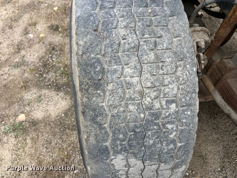 image for item DW4333 1997 Ford LT9513 crane truck