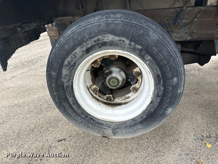 image for item DW4333 1997 Ford LT9513 crane truck