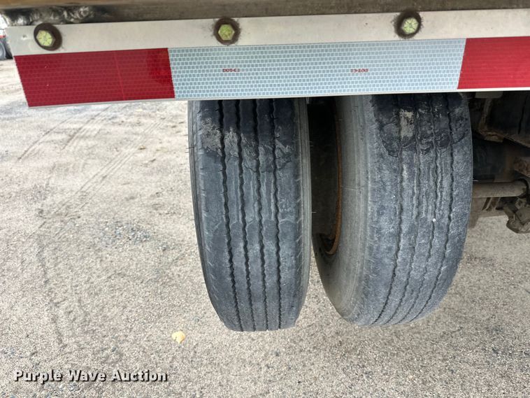 image for item DW4333 1997 Ford LT9513 crane truck