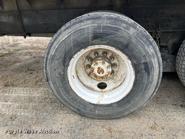 image for item DW4333 1997 Ford LT9513 crane truck