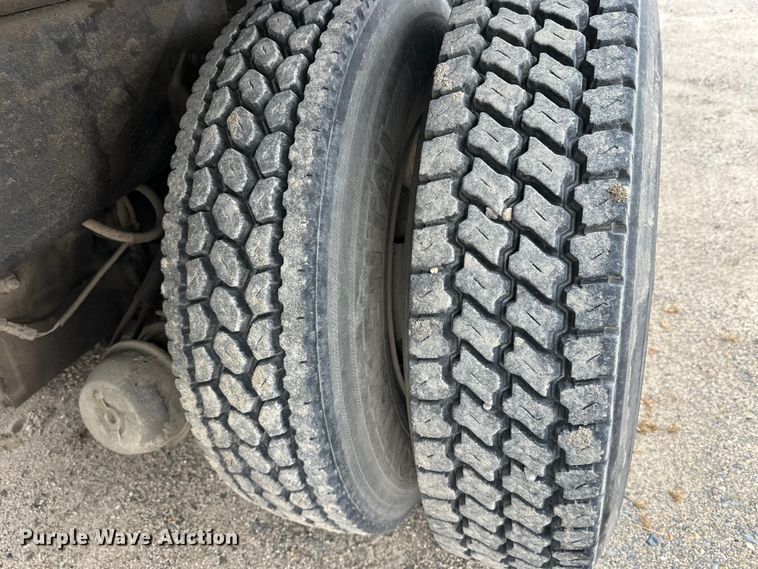 image for item DW4333 1997 Ford LT9513 crane truck