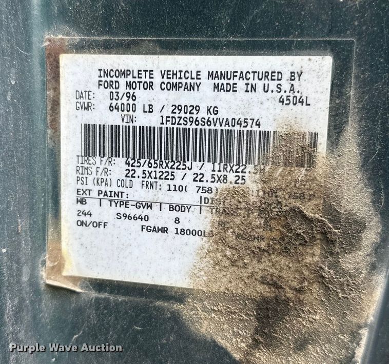 image for item DW4333 1997 Ford LT9513 crane truck