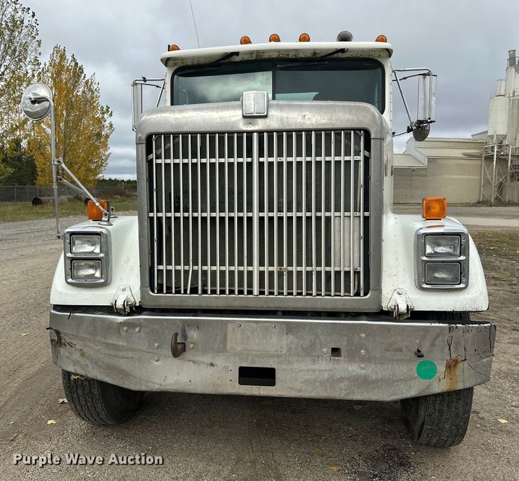 image for item DW4334 1993 International 9300 tank truck