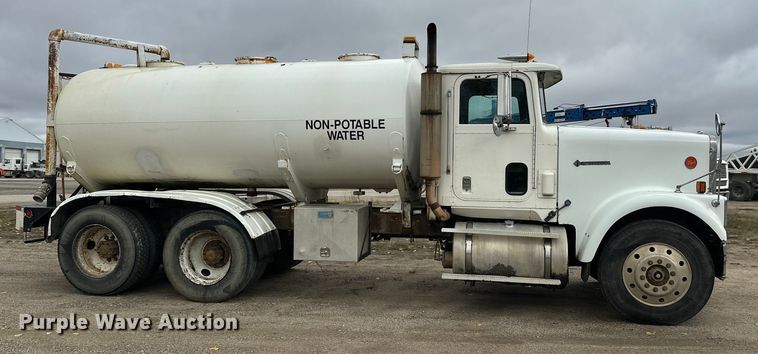 image for item DW4334 1993 International 9300 tank truck
