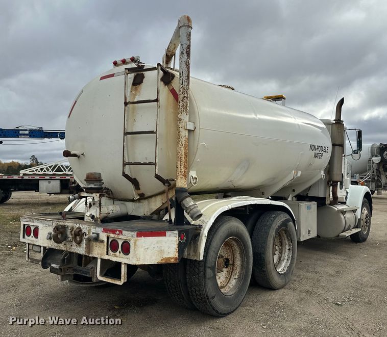 image for item DW4334 1993 International 9300 tank truck