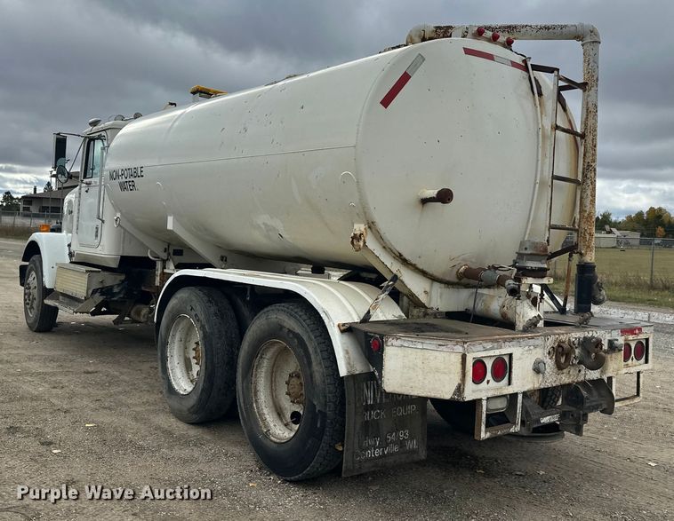 image for item DW4334 1993 International 9300 tank truck