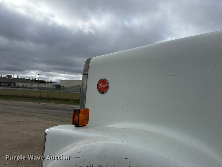 image for item DW4334 1993 International 9300 tank truck