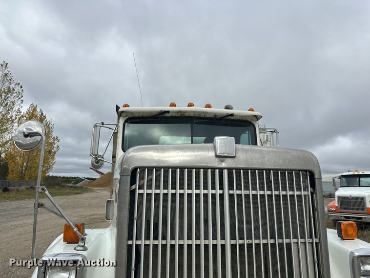 image for item DW4334 1993 International 9300 tank truck