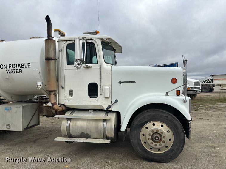 image for item DW4334 1993 International 9300 tank truck