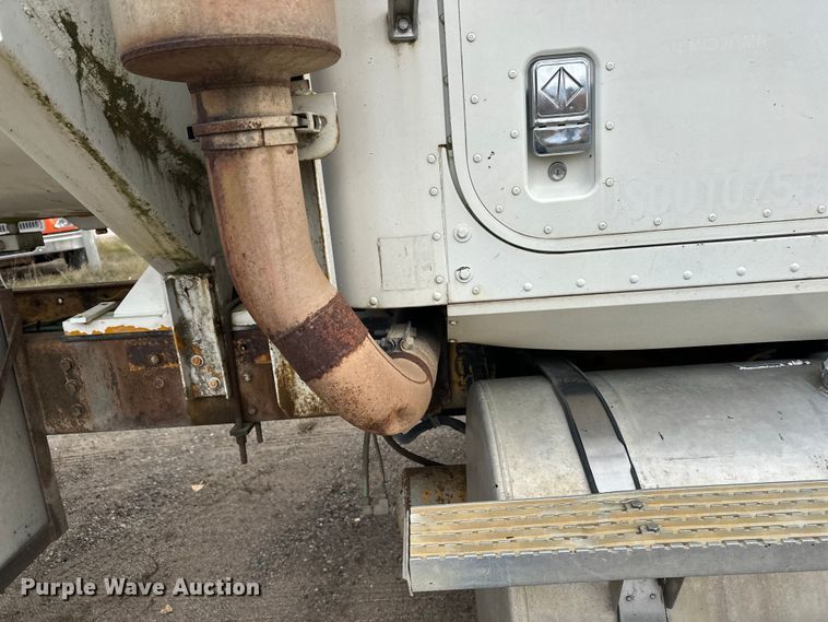 image for item DW4334 1993 International 9300 tank truck