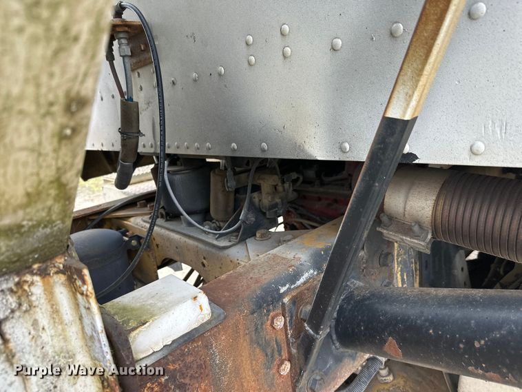 image for item DW4334 1993 International 9300 tank truck