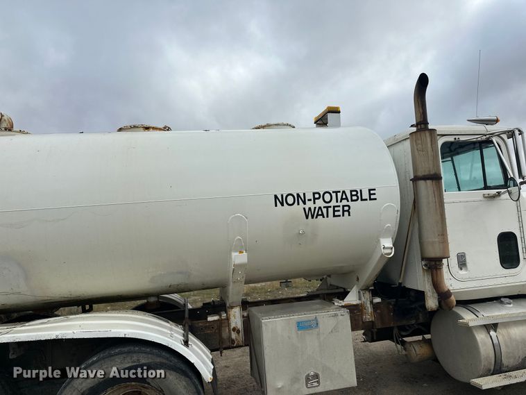 image for item DW4334 1993 International 9300 tank truck