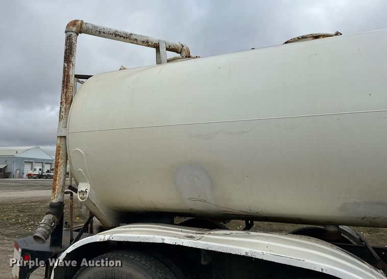 image for item DW4334 1993 International 9300 tank truck