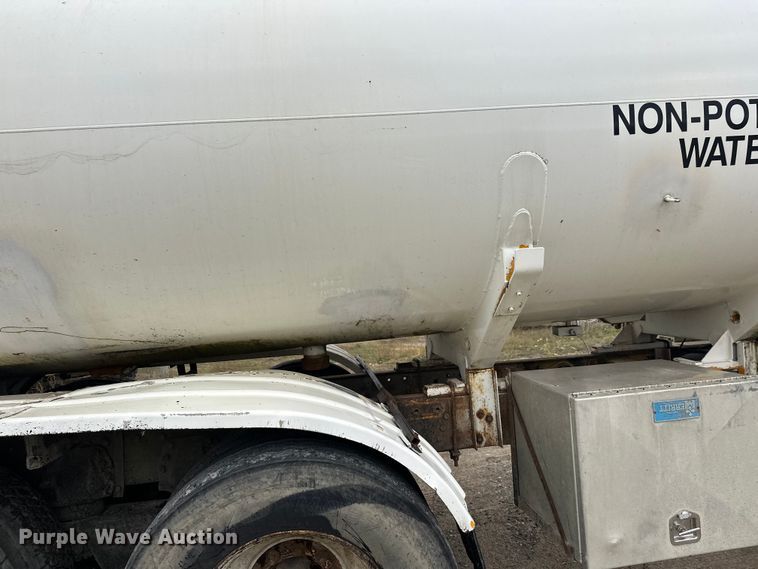 image for item DW4334 1993 International 9300 tank truck