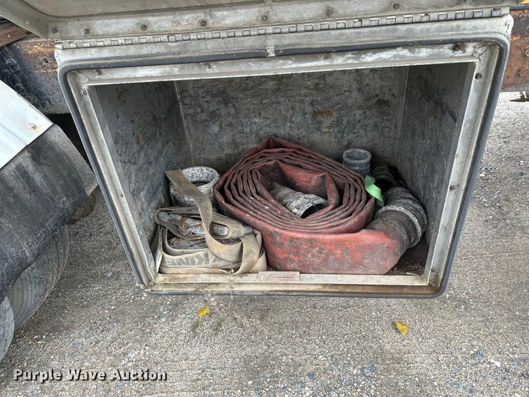 image for item DW4334 1993 International 9300 tank truck