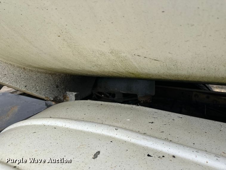 image for item DW4334 1993 International 9300 tank truck