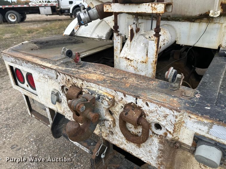 image for item DW4334 1993 International 9300 tank truck