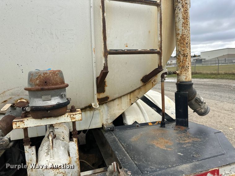 image for item DW4334 1993 International 9300 tank truck