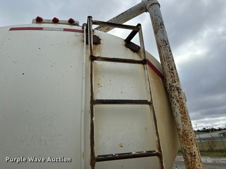 image for item DW4334 1993 International 9300 tank truck