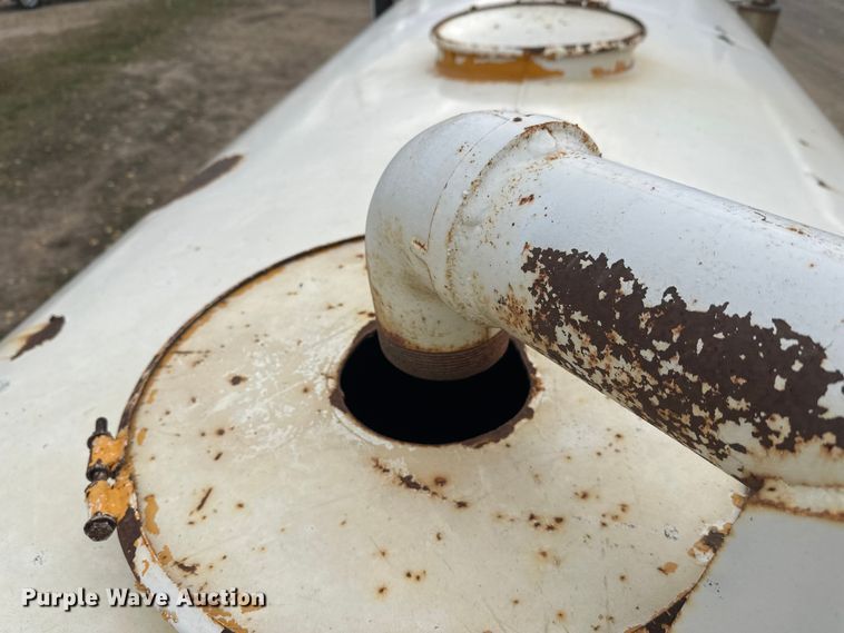 image for item DW4334 1993 International 9300 tank truck