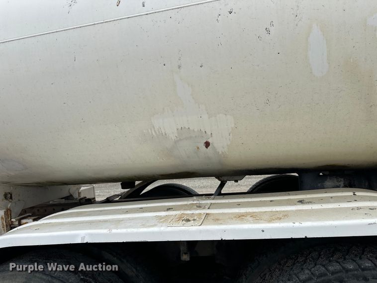 image for item DW4334 1993 International 9300 tank truck