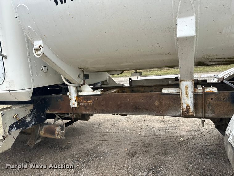 image for item DW4334 1993 International 9300 tank truck