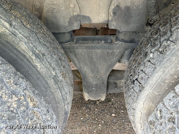 image for item DW4334 1993 International 9300 tank truck