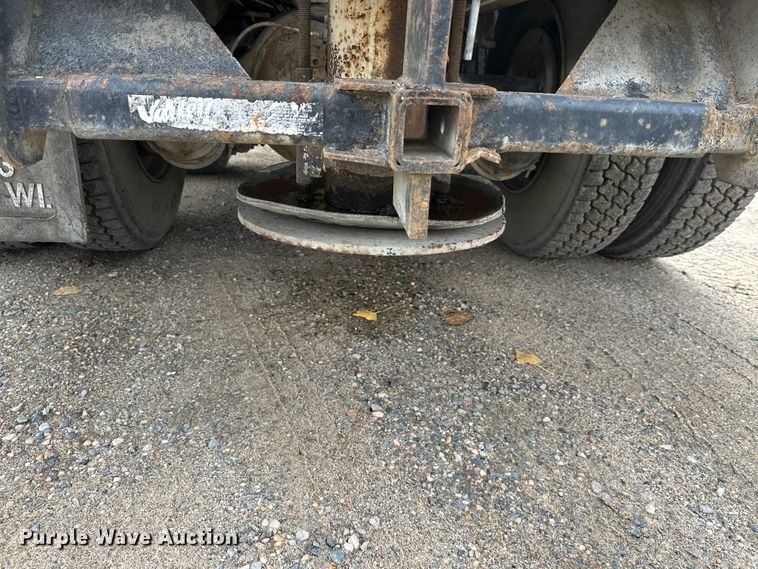 image for item DW4334 1993 International 9300 tank truck