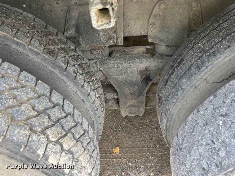 image for item DW4334 1993 International 9300 tank truck