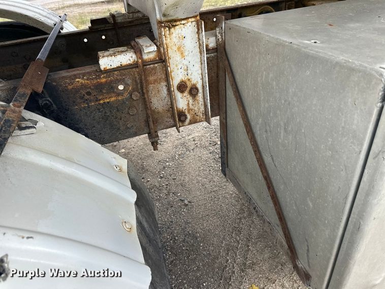 image for item DW4334 1993 International 9300 tank truck