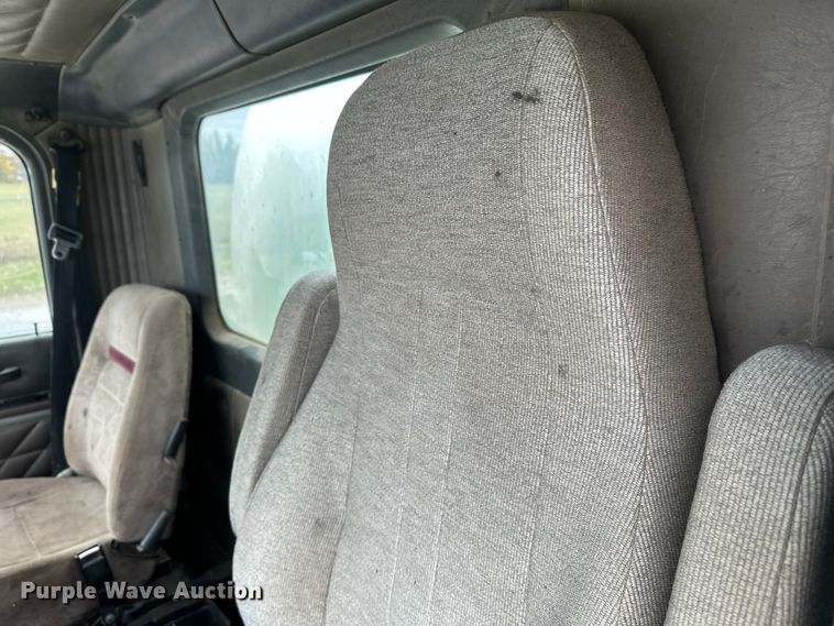 image for item DW4334 1993 International 9300 tank truck