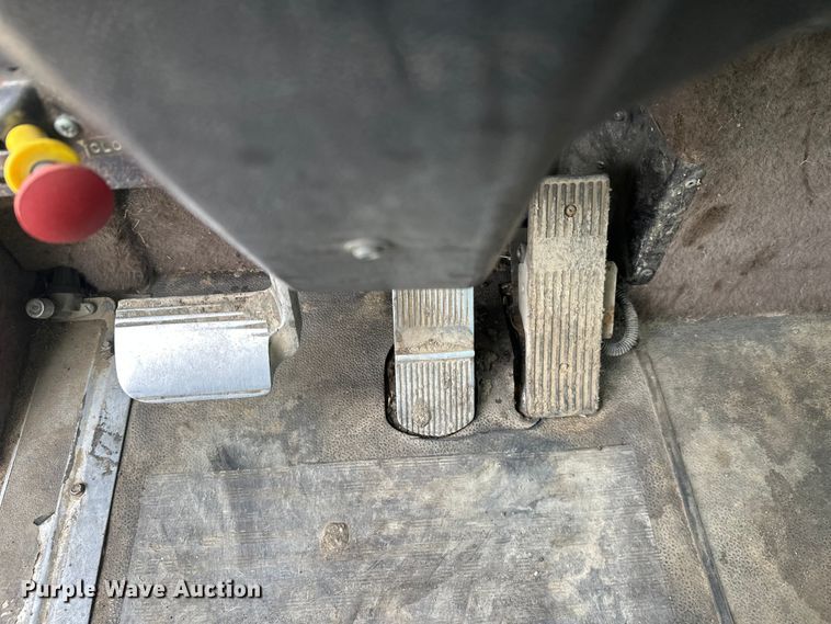 image for item DW4334 1993 International 9300 tank truck