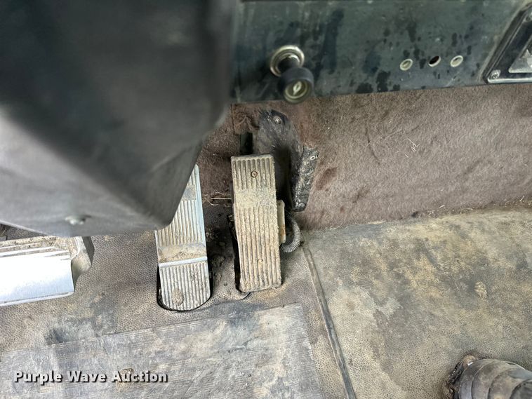 image for item DW4334 1993 International 9300 tank truck