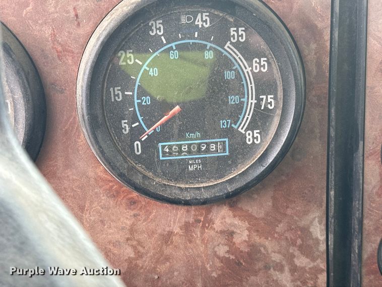 image for item DW4334 1993 International 9300 tank truck